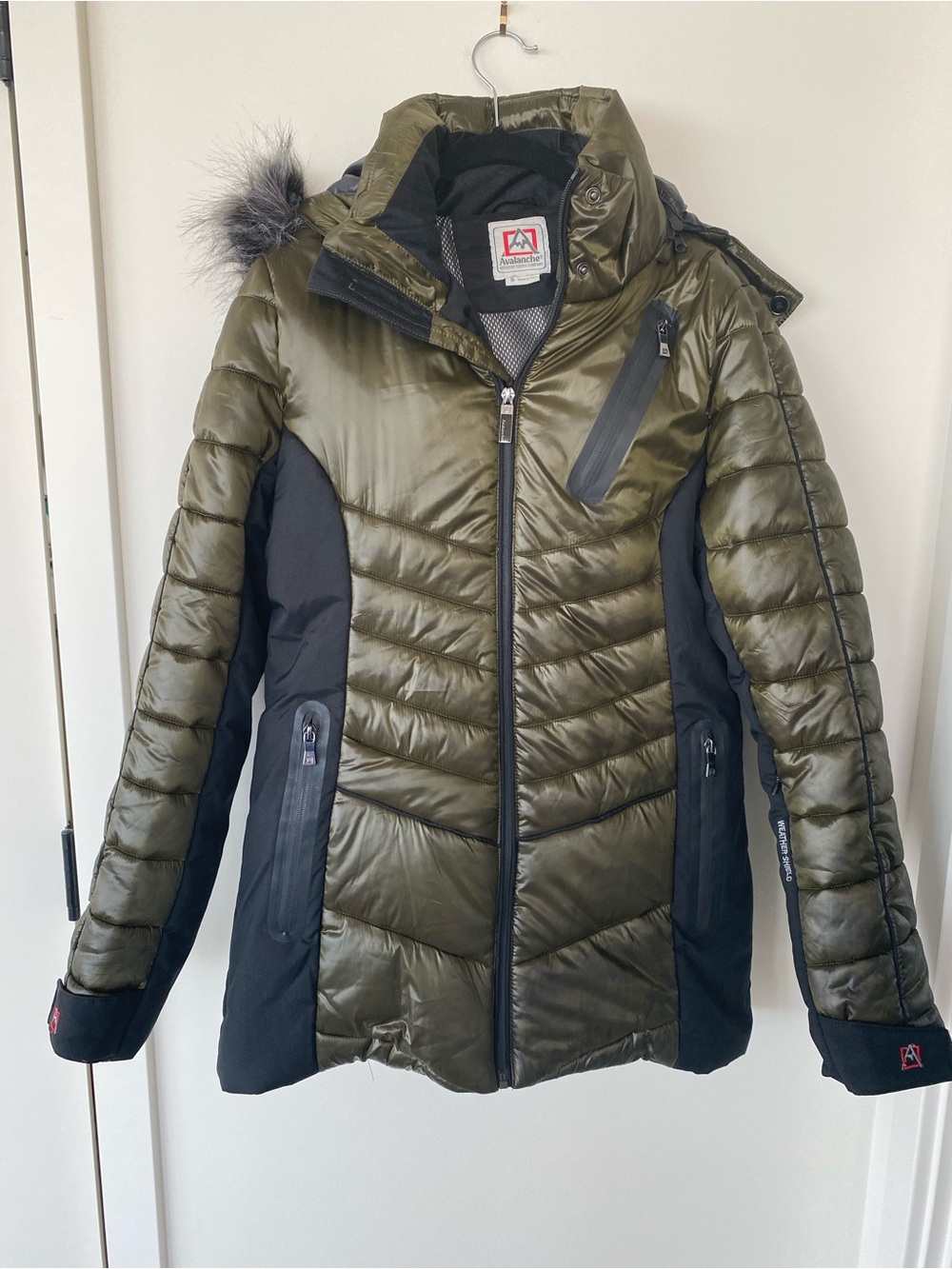 Avalanche fur-trimmed hooded ski jacket. Size S. MSRP $189.